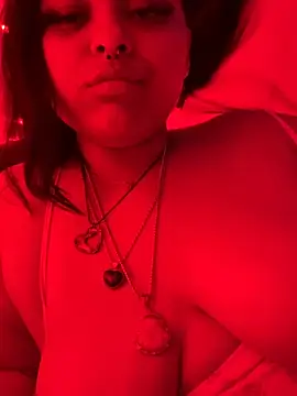 redlunabby online show from June 25, 1:02 pm