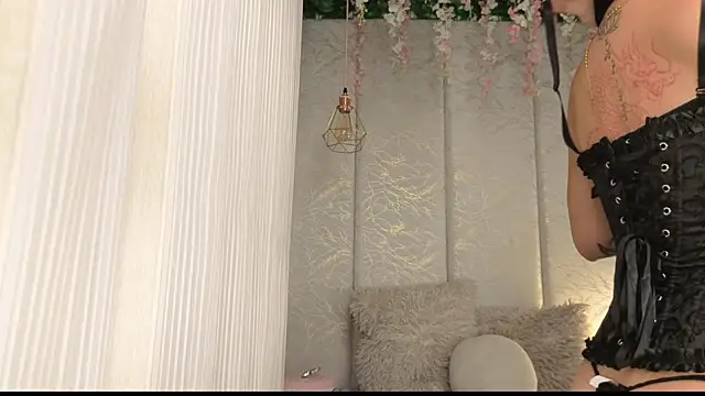 MiiaBloom  online show from July 7, 7:38 pm