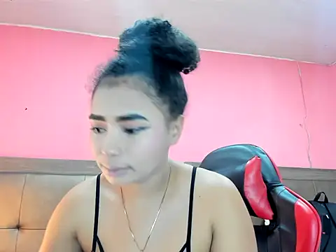 Naomi Moon  online show from July 11, 7:25 pm