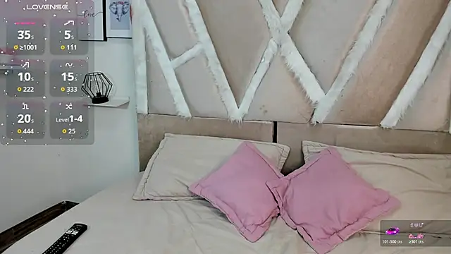 holly rosee online show from July 14, 5:01 am