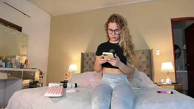Jenna1  online show from May 17, 1:10 pm
