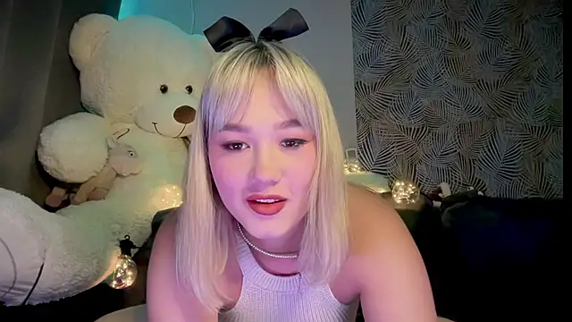 Aurora meow online show from August 2, 11:30 pm