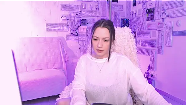 ElsaHansen online show from August 5, 8:20 am