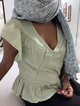 angel priya469 online show from August 9, 9:24 am