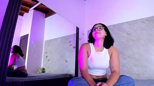 Liz Gomez online show from August 2, 2:14 am