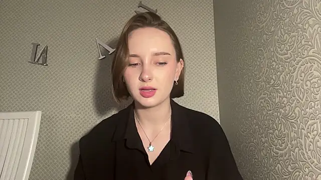 LovieClausing online show from August 4, 7:47 am