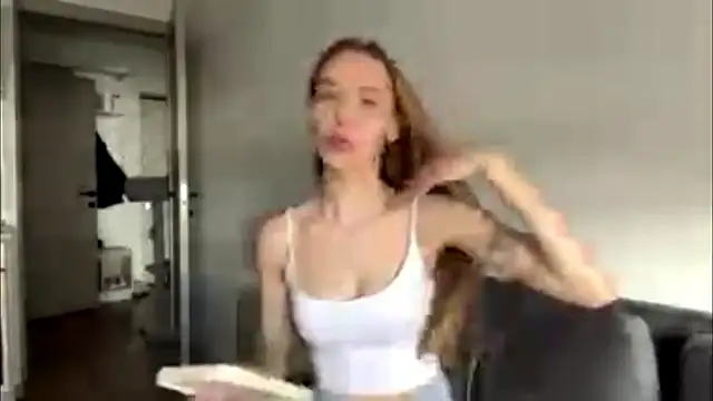KarinaVarrato online show from August 9, 8:07 am