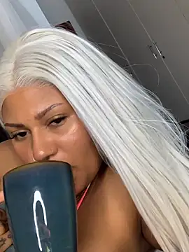 madelltheebony online show from August 7, 2:40 am