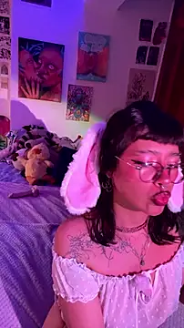 luna bloomss online show from August 7, 12:34 pm