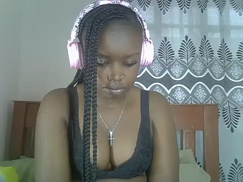 queennaiva online show from August 9, 9:57 am