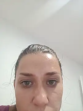 Bullhorygirl online show from August 8, 4:42 am