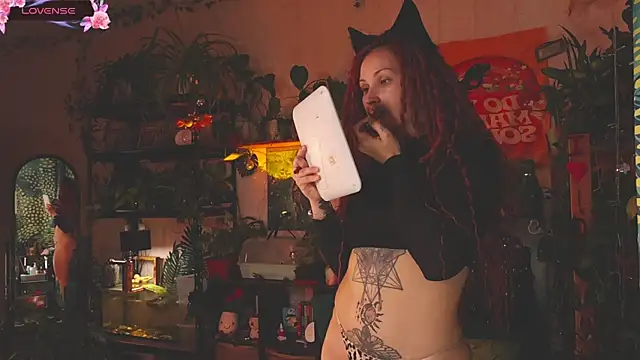 Dead Butterfly online show from November 18, 3:40 am