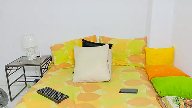 irisconde online show from November 28, 8:45 pm