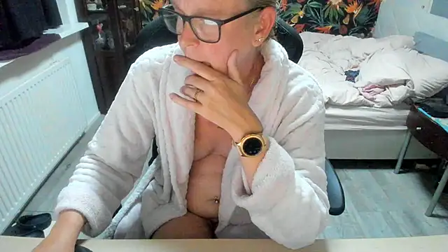 Snapshot of minoesje37 chatting on September 11, 7:47 pm minoesje37 online show from September 11, 7:47 pm
