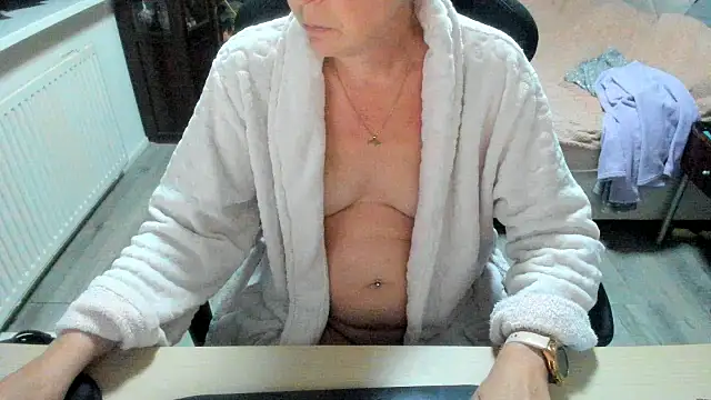 minoesje37 online show from October 15, 7:49 pm