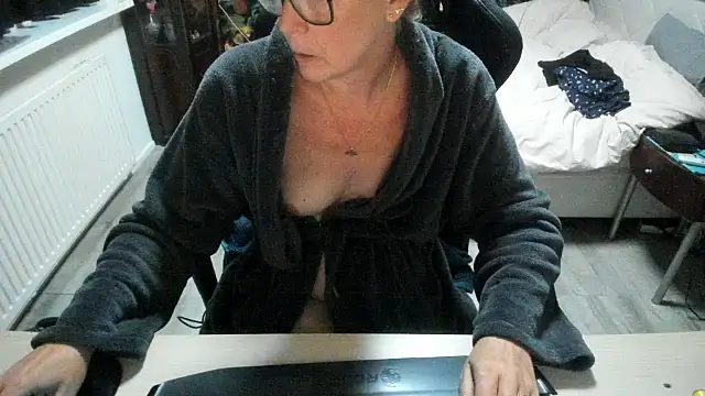 Snapshot of minoesje37 chatting on September 23, 7:34 pm minoesje37 online show from September 23, 7:34 pm
