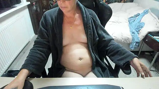 Snapshot of minoesje37 chatting on September 17, 7:56 pm minoesje37 online show from September 17, 7:56 pm