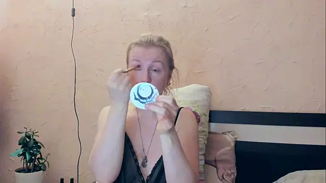 I AM MILF online show from May 13, 7:25 am