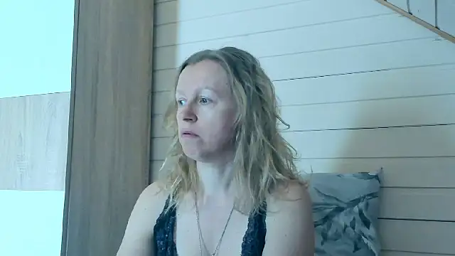 I AM MILF online show from May 21, 6:44 am