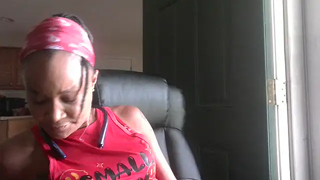 Snapshot of EnticingAaliyah chatting on October 7, 4:33 pm EnticingAaliyah online show from October 7, 4:33 pm