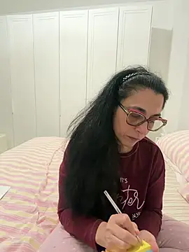 crudeliafrancy online show from April 7, 6:43 pm