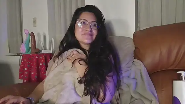 DeesseLuxure online show from October 8, 8:40 am