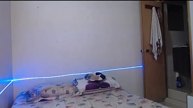 evolet01 online show from September 29, 4:45 pm