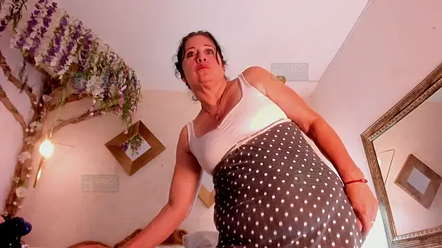 LADY HELLEN online show from May 5, 7:50 pm