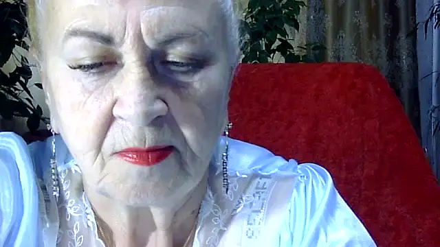 Emma52610 online show from November 19, 12:05 pm