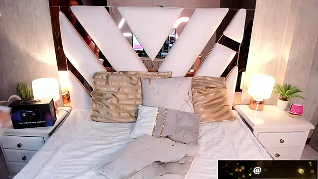 Lia Simons online show from November 21, 2:35 am