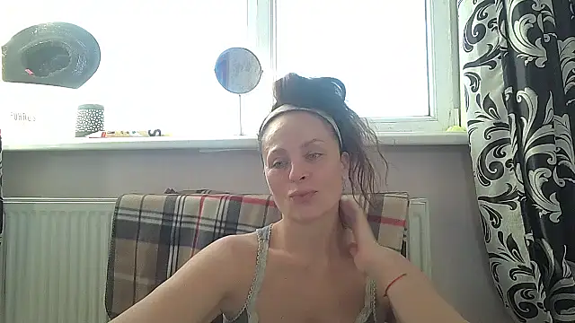 LindaStarS online show from May 7, 4:21 pm