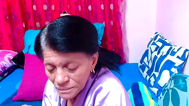 SLUTTYROXY online show from October 20, 6:49 am