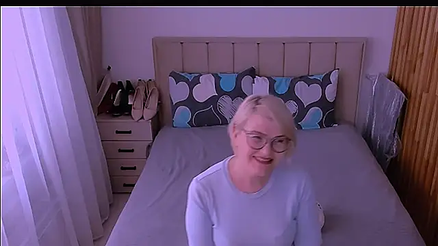 sabrinamacmarren online show from May 7, 4:11 pm