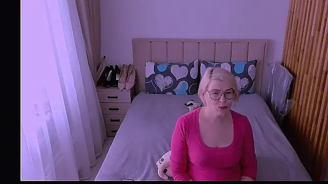 sabrinamacmarren online show from May 10, 10:17 am