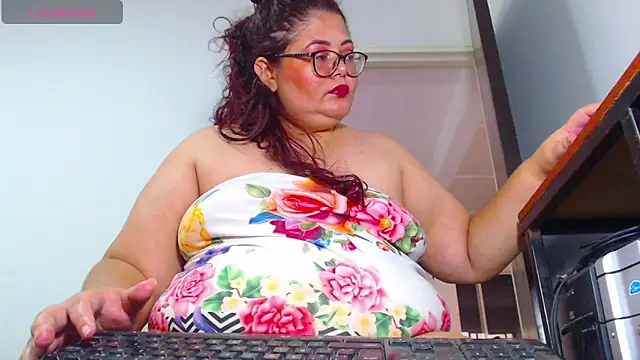ashelymalefica online show from May 25, 6:40 pm