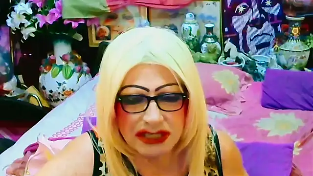Goldeena online show from October 4, 1:22 am