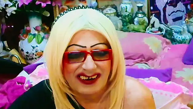 Goldeena online show from October 5, 1:32 am