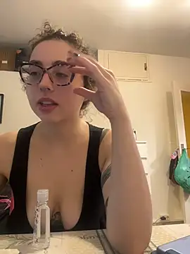 ladyturtle online show from May 27, 1:30 pm