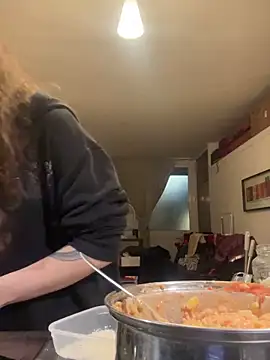 ladyturtle online show from April 1, 7:33 pm