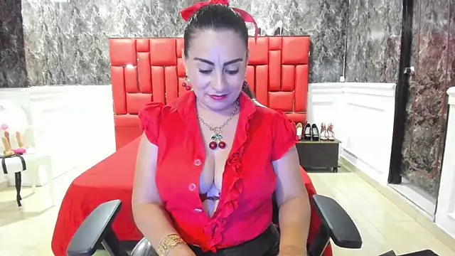 Imyourdirtymilf online show from December 13, 7:53 pm