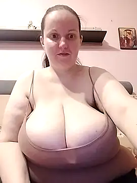 BustyLadyAlma online show from May 6, 9:13 am