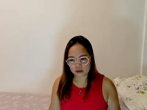 BURBERRY69 online show from May 6, 11:58 am