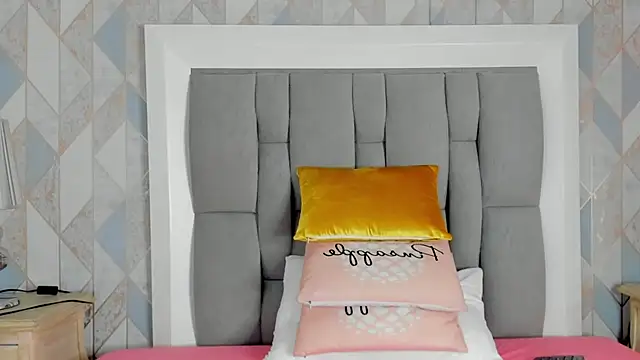 Princsgirl  online show from February 20, 7:26 pm