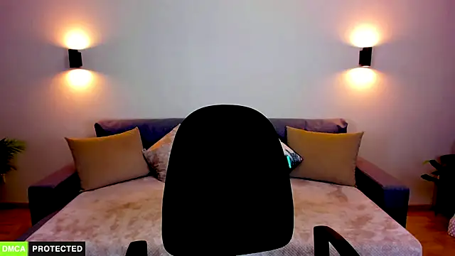 TheWoman   online show from October 3, 7:19 pm