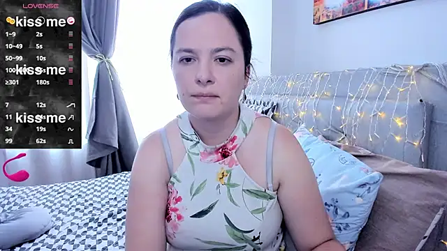 angelaagomez online show from May 5, 6:33 pm