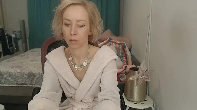 LuxuryNika online show from May 3, 5:16 pm