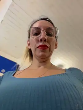Gatitacarlita online show from May 7, 6:55 pm