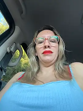 Gatitacarlita online show from January 7, 10:40 am