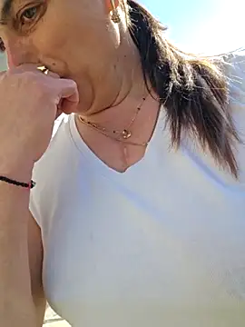 IsabelleCraft online show from April 20, 8:06 am