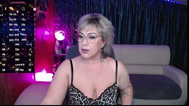 Ellen Ripley online show from May 18, 12:22 pm